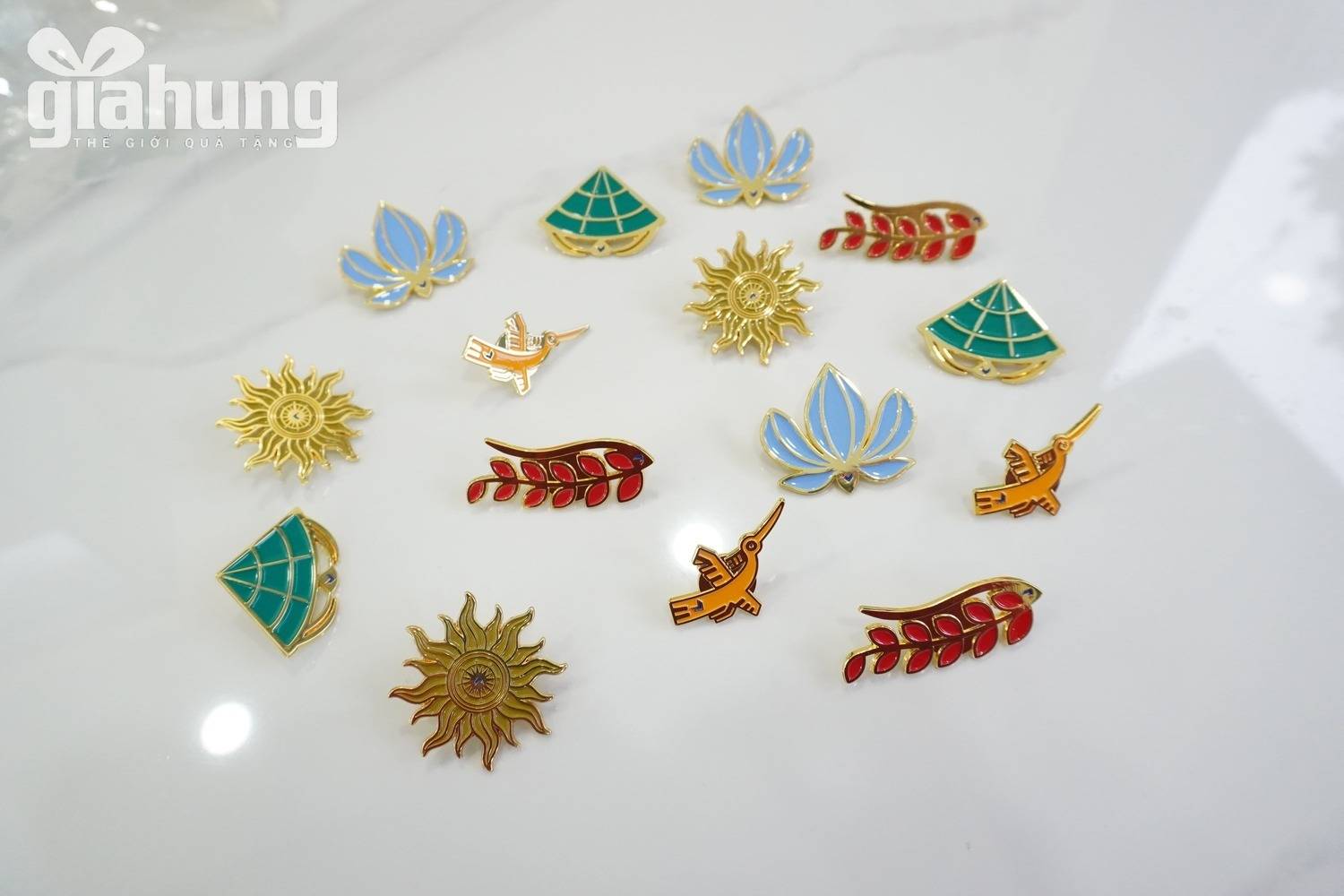 Huy Hiệu Cài Áo Kim Loại Mạ Vàng Cao Cấp